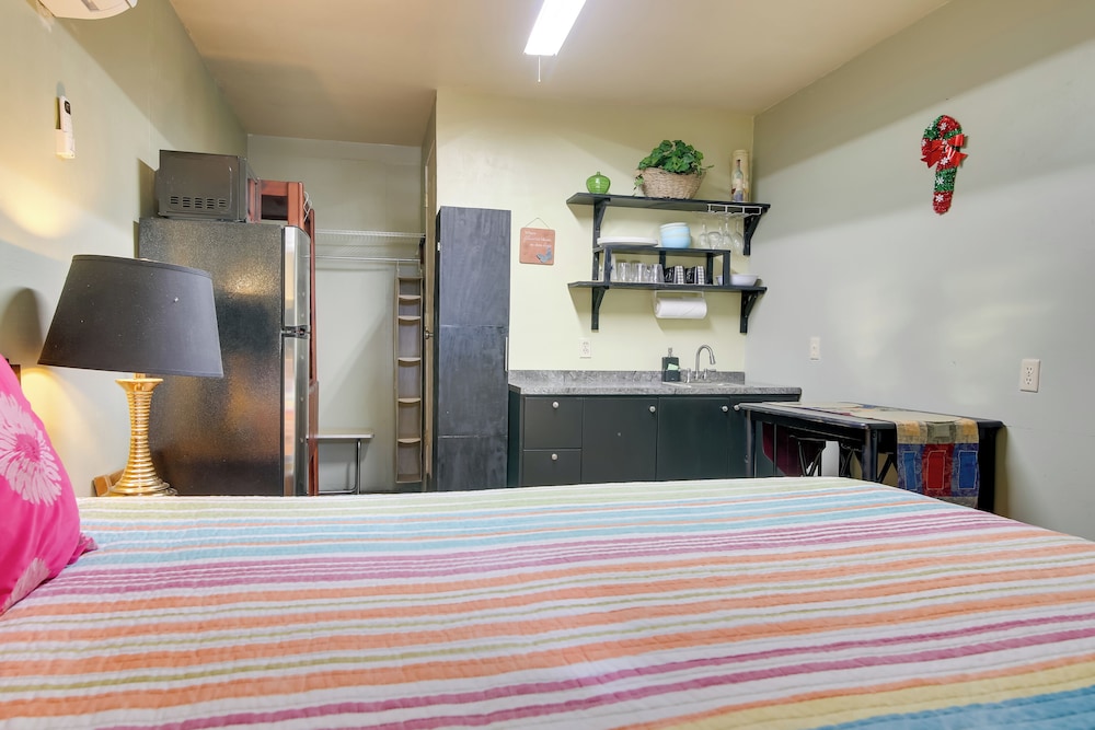 Remote Workers Welcome: Studio in Santa Rosa!