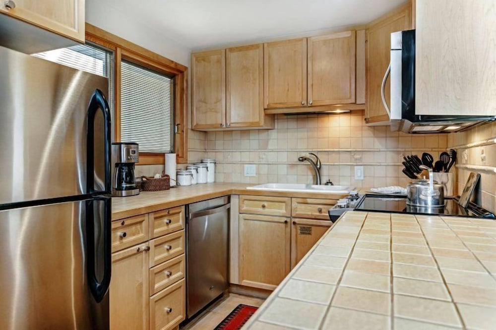 1 Bedroom Condo
