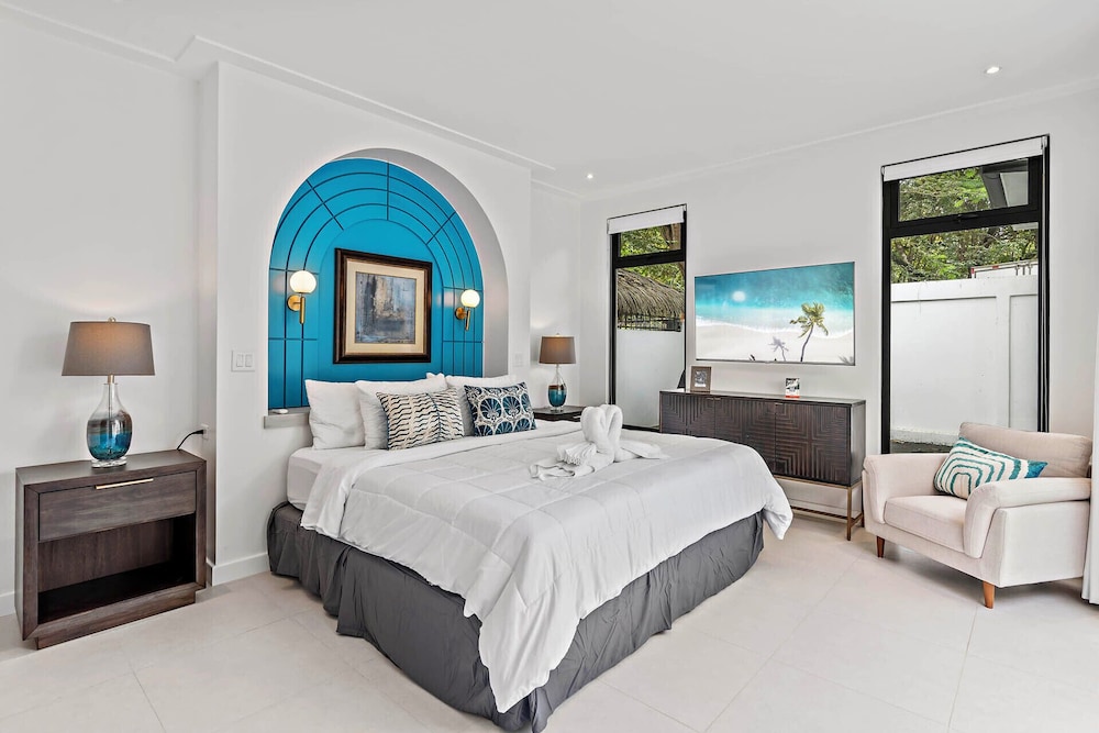 Modern Garden Villa with Private Pool, Outdoor Kitchen & Separate Casita Near Playa Potrero