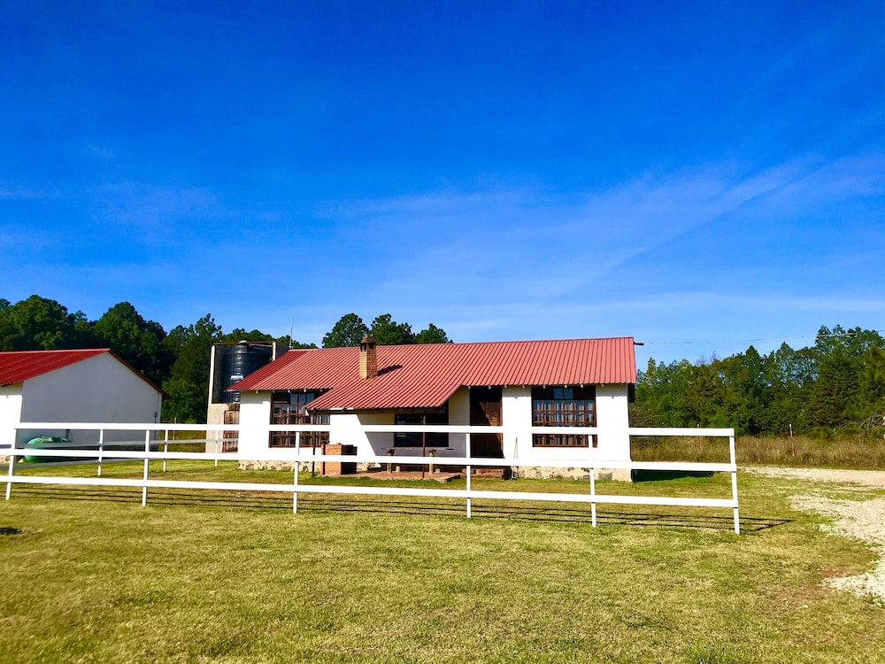 Hotel Cabañas Valle San Javier Huasca - Image 1