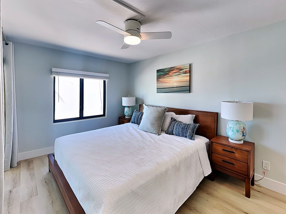 Seaside 2 by Distinctive Beach Rentals