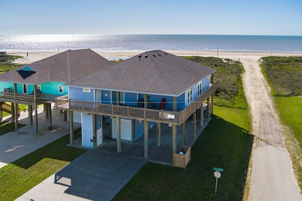 Just One More Day 4 Bedroom Home by RedAwning