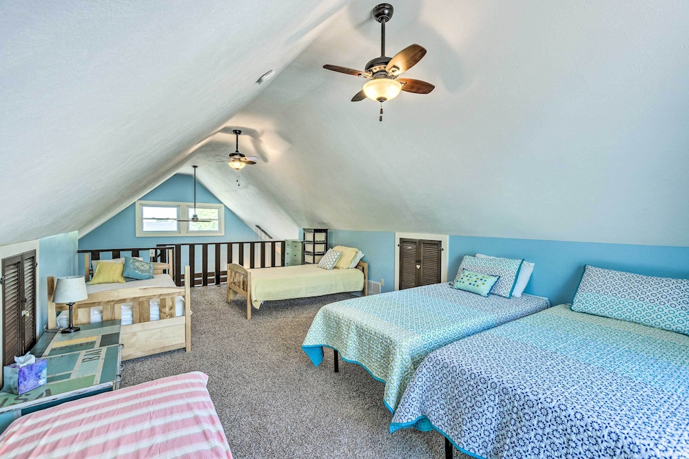 Breezy Silver Lake Getaway: Fishing Dock, Grill! view 2