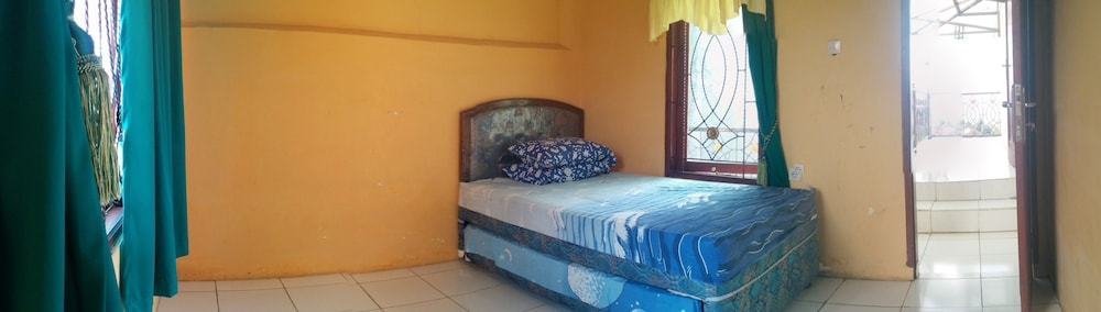 Villa Anvil Cipanas 4 Bedroom for 25 pax view 3