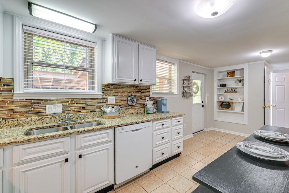 3 Mi to Dtwn: Hickory Home Base w/ Patio!