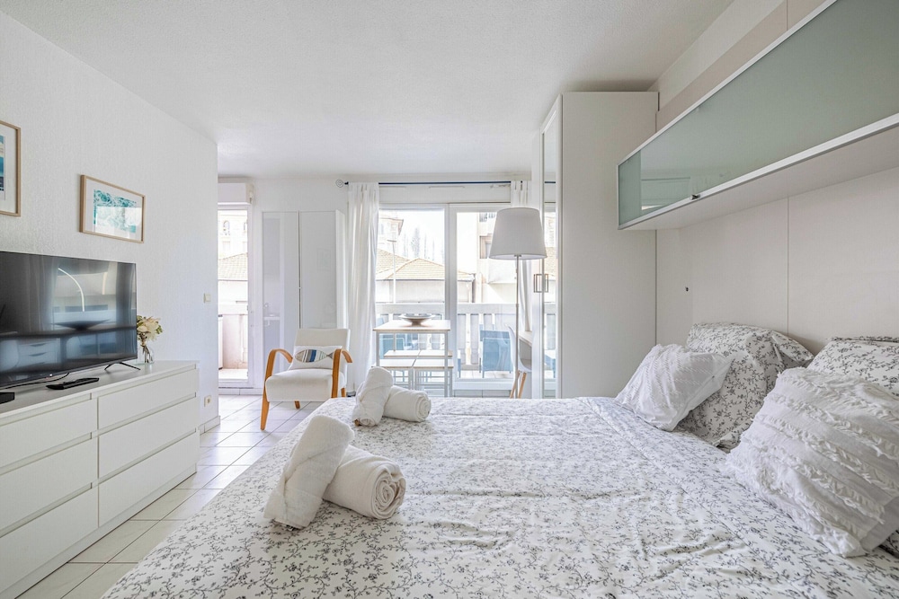 Charming Studio With Balcony & Pool -heart of Nice