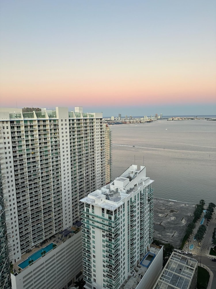 Brickell Floor 31 Sea View-Free Parking by Palermo Home