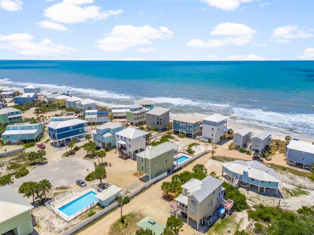 Pet Friendly Beach House - Beach Hop