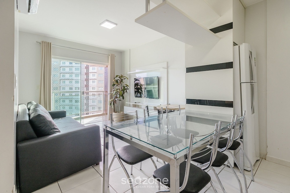 2 B Apt in Building W/pool Near Downtown Acm0865