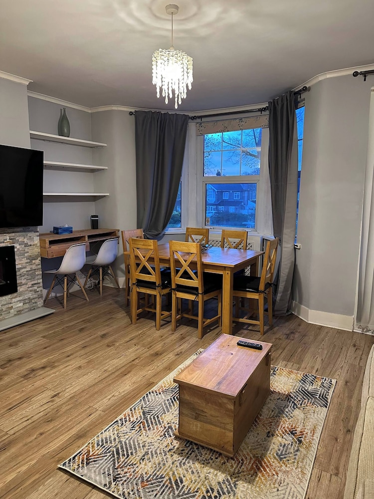 Bright Open-plan Apartment in Welling, South East London