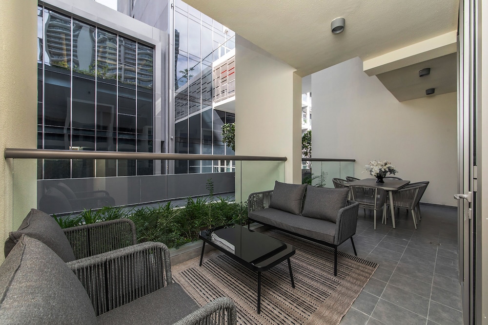 New cozy 1BR in Business Bay