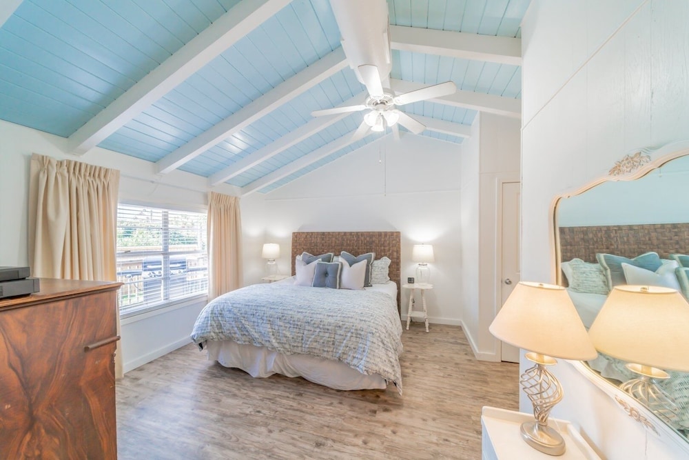 Cole Bin 3 Bedroom Home by RedAwning view 5