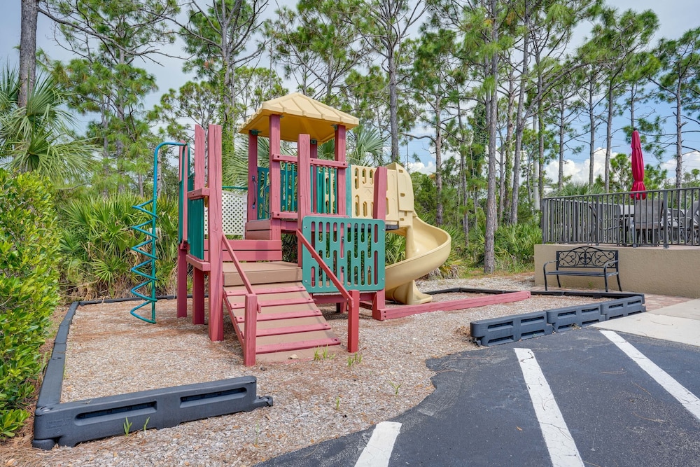 Fort Myers Vacation Rental w/ Pool Access!