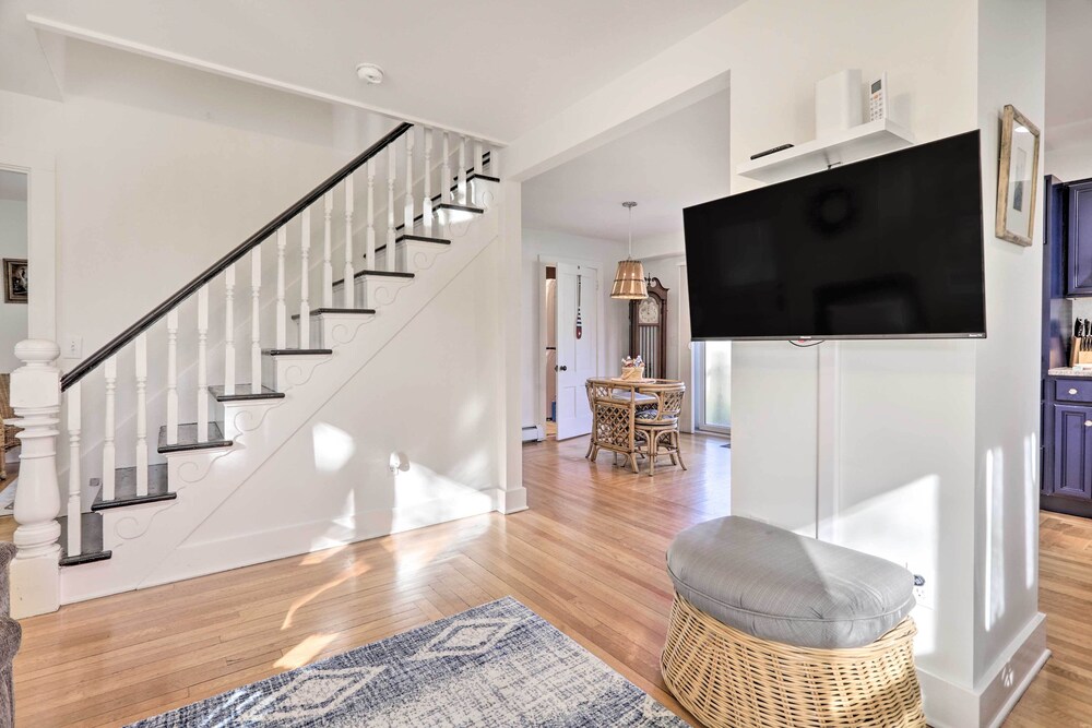 Cozy Historic Wakefield Home Close to Beaches - Property Image 11