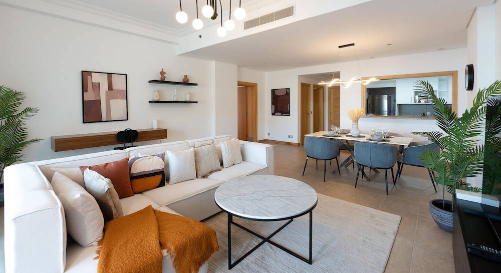 Amazing 1BR at the Palm w Beach Pool Access