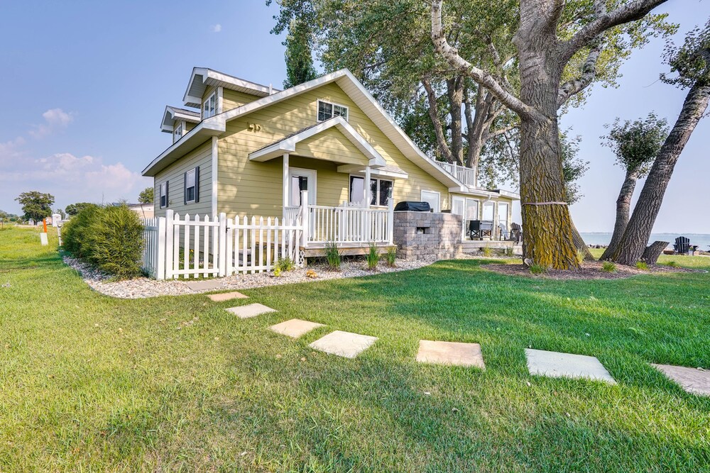 Waterfront Lake Poinsett Retreat w/ Fire Pit! - Property Image 1