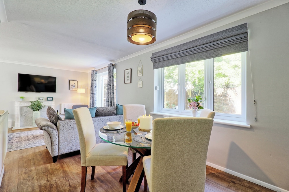 Tranquil Garden Retreat in Buckhurst Hill