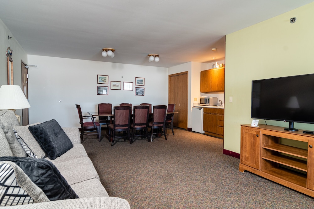 Cedarberry Inn
