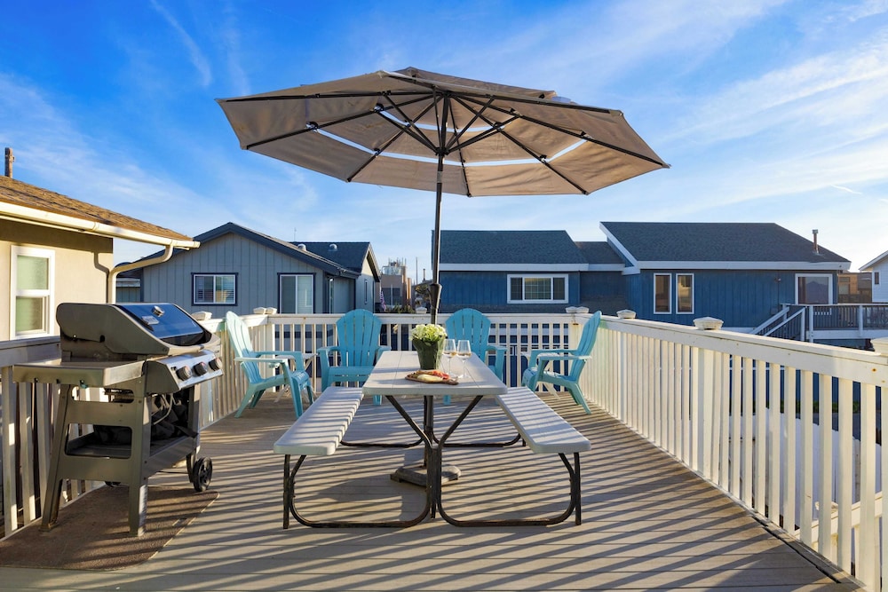 Steps to Beach w/ Patio+deck Foosball Happy Bottom Beach House by Avantstay