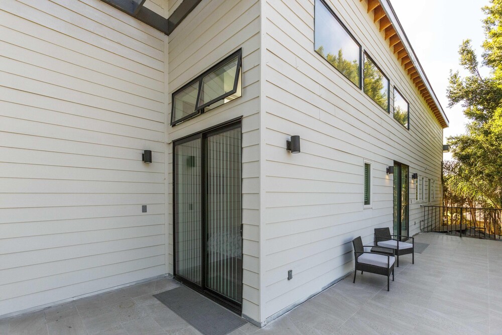 2nd Story Masterpiece In Venice Beach 4 Bedroom Home by RedAwning view 4