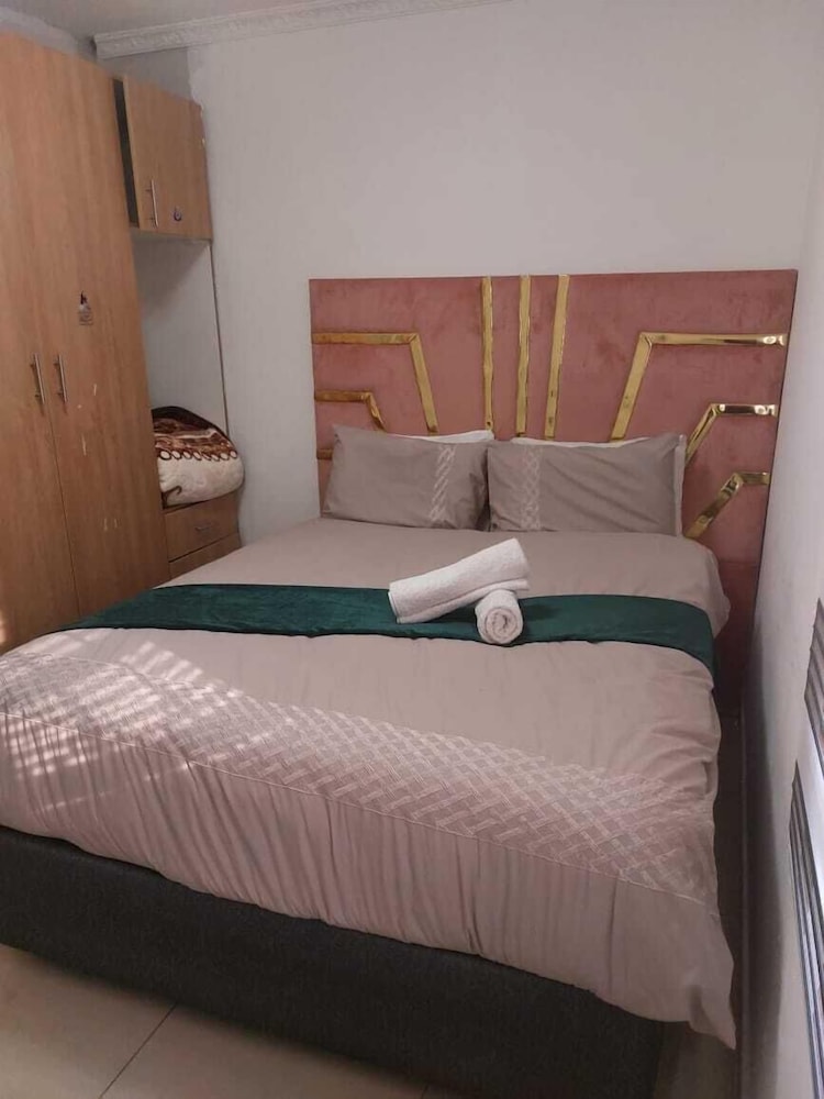 Gold Crown Self-catering Apartment