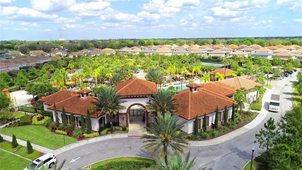 4606 TD - 5BR Townhome Marvel: Private Pool