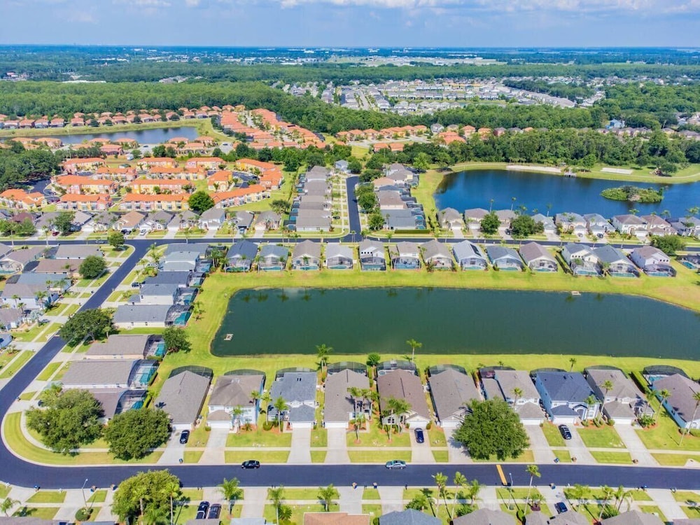 4BR Lake Berkley Home w/ Private Pool
