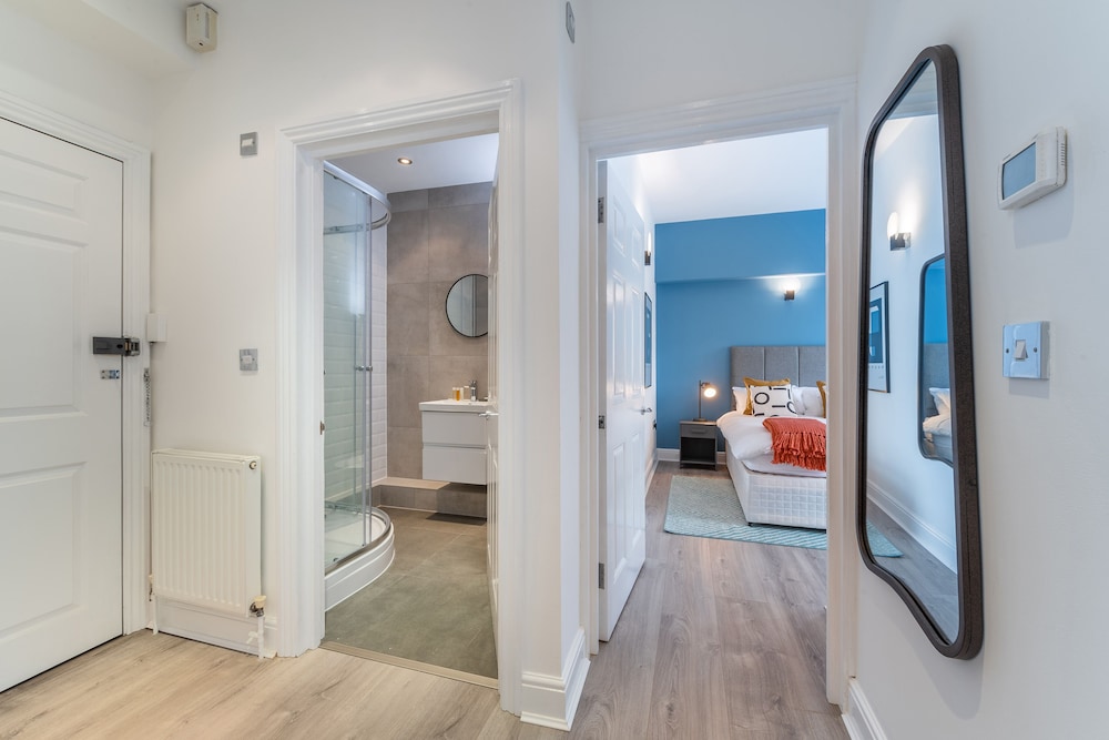 140 Minories