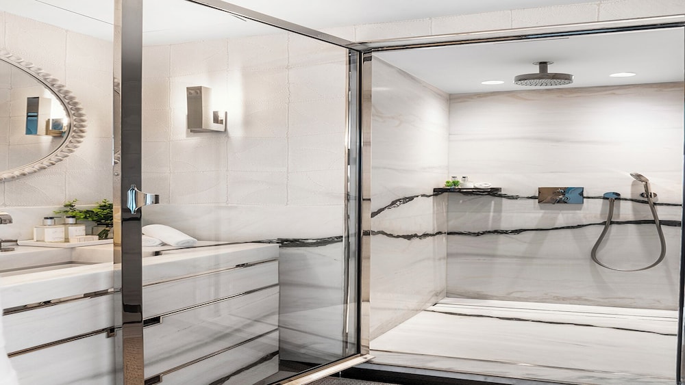 Luxury Vacation Rentals at The Setai by LRMB