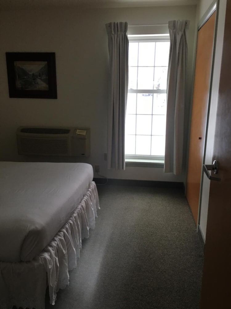 All Suites Inn Budget Host