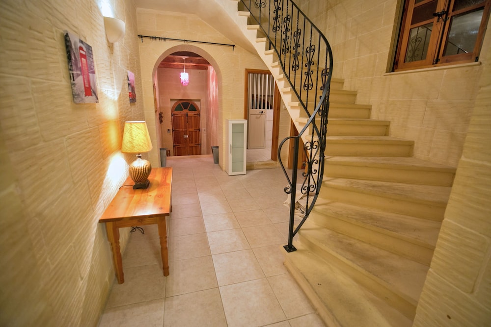 Bertinas Boutique Living view 5