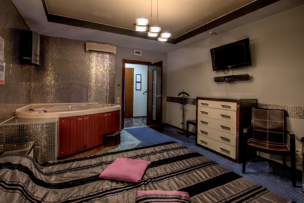 Alex Hotel on Dybenko