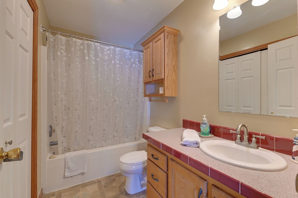 Steps From Lake George! 8-acre Home w/ Dock Access