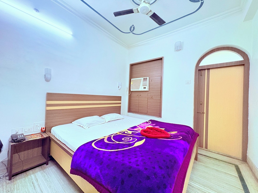 Binapani Hotel & Restaurant Tarapith