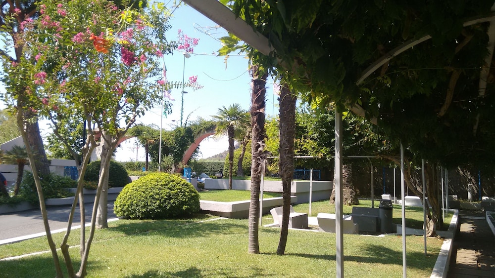 Villaggio Turistico La Mantinera Hotel