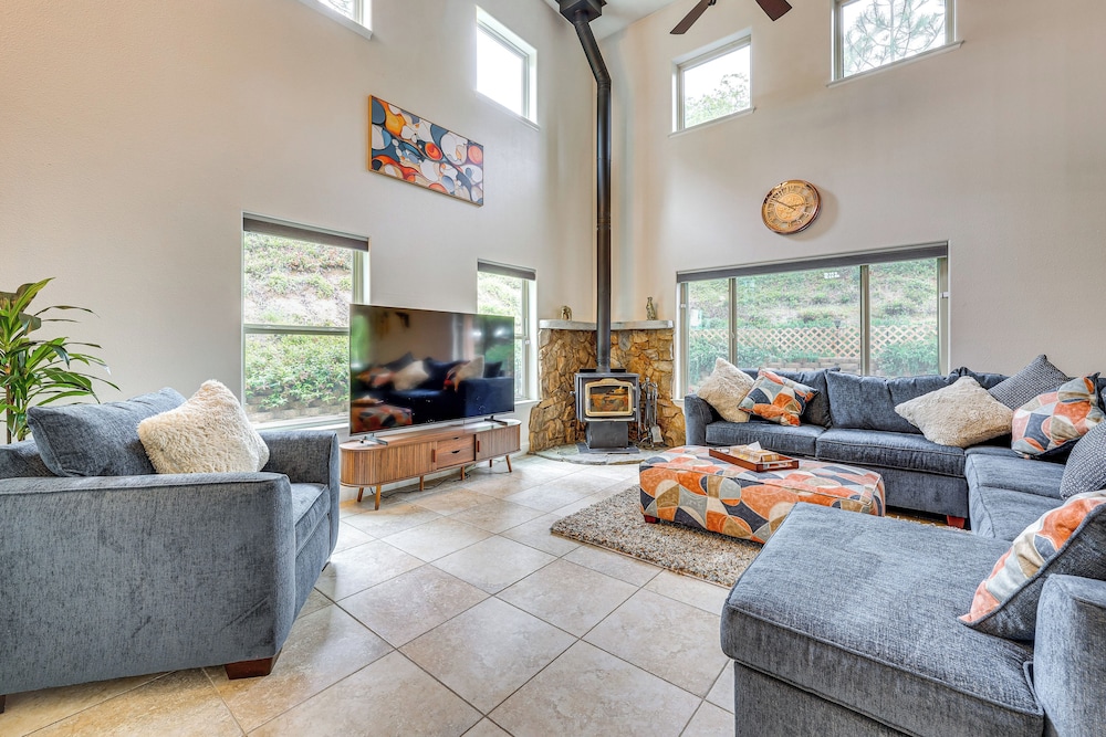 Hot Tub, Games & Sports: Luxury Yosemite Escape