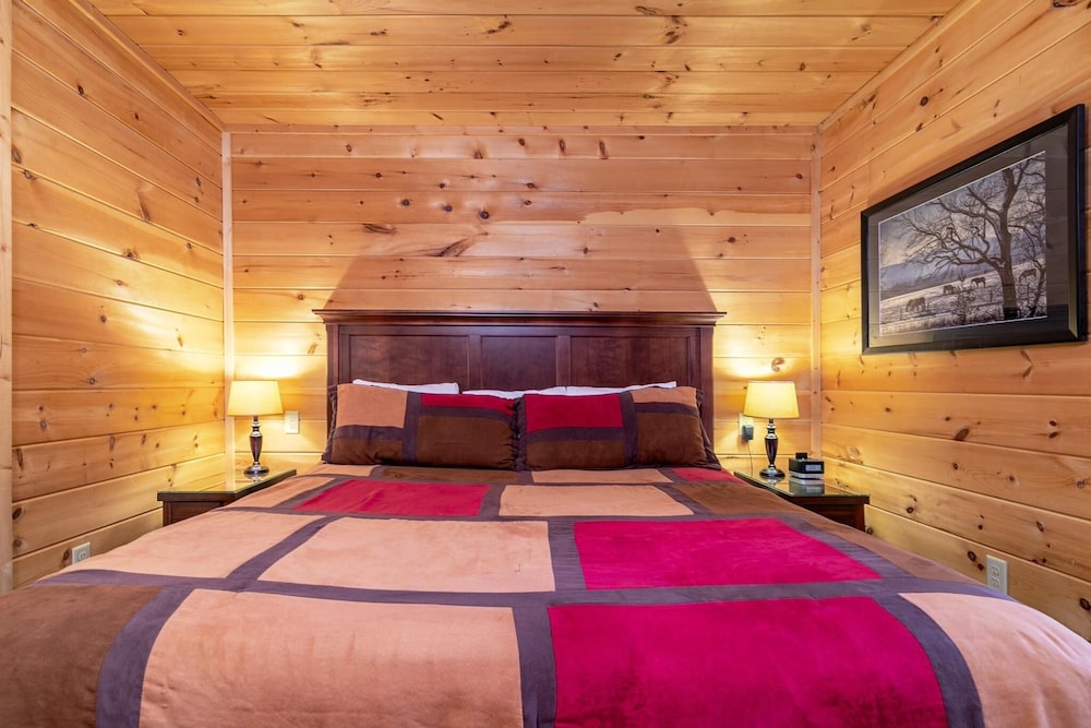 A Mountain Paradise - 3 Bedrooms, 3 Baths, Sleeps 8 Cabin by RedAwning