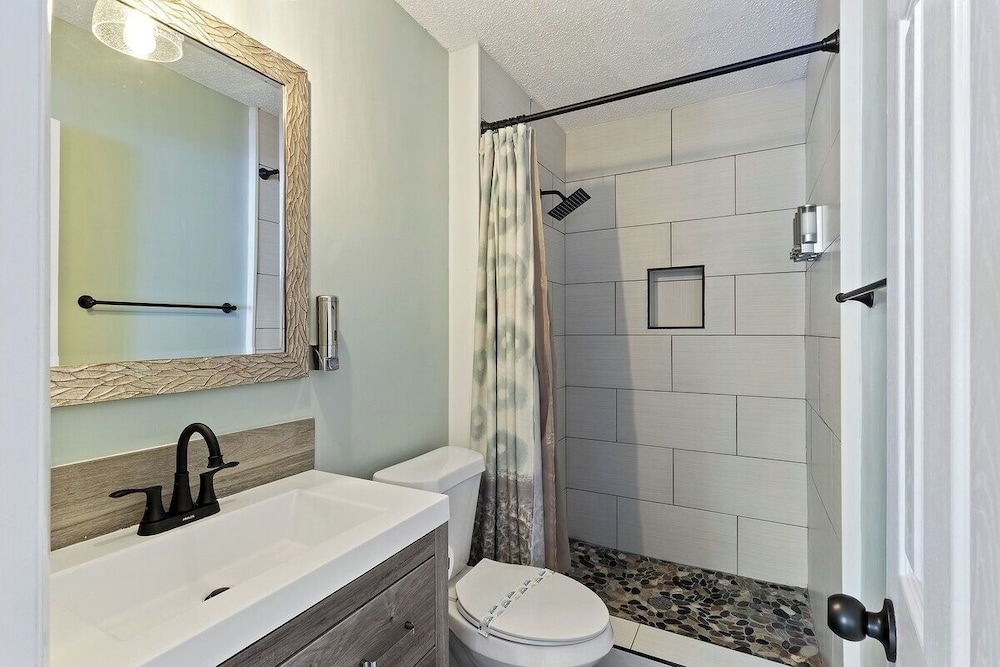 Hilton Head 3BR Retreat Pool, Dining & Shops