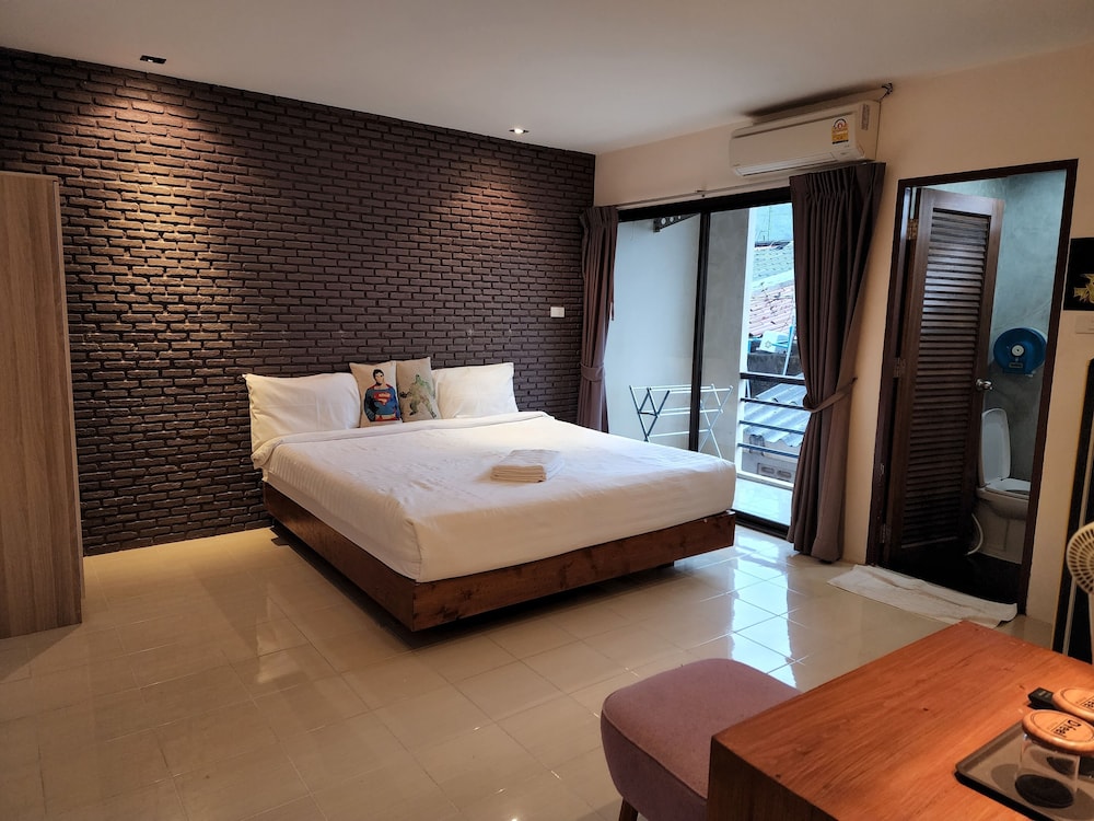 Dfeel House