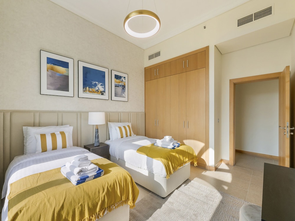 Short-stay at Al Haseer - 4 Beds Palm Holiday Apt