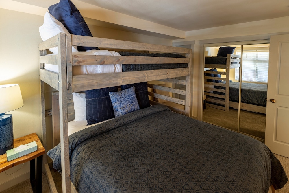Eagle Springs East 1 & 2 Bedroom Condos