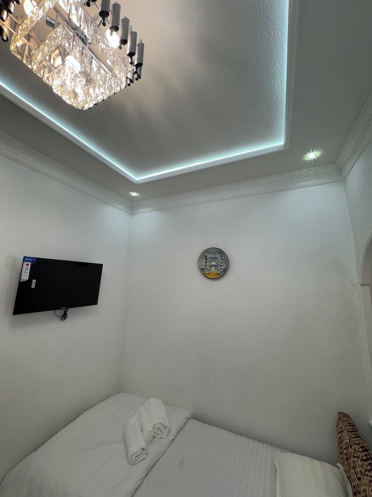 Meros Guest House