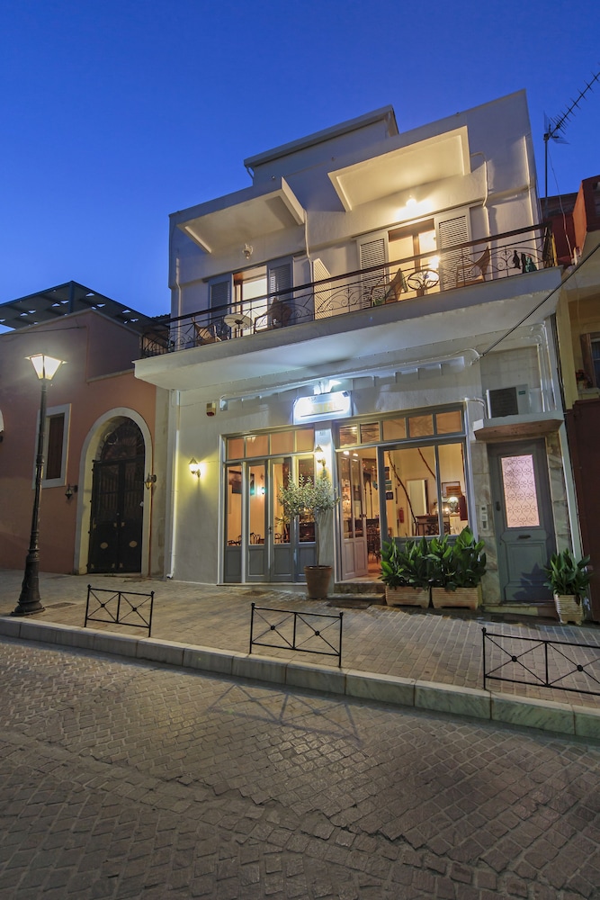 Kasteli Suites view 3