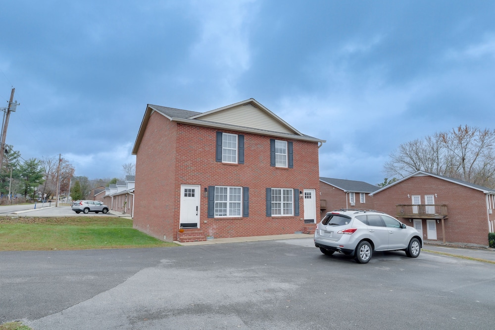 Modern Townhome: Walk to Tennessee Tech University view 2