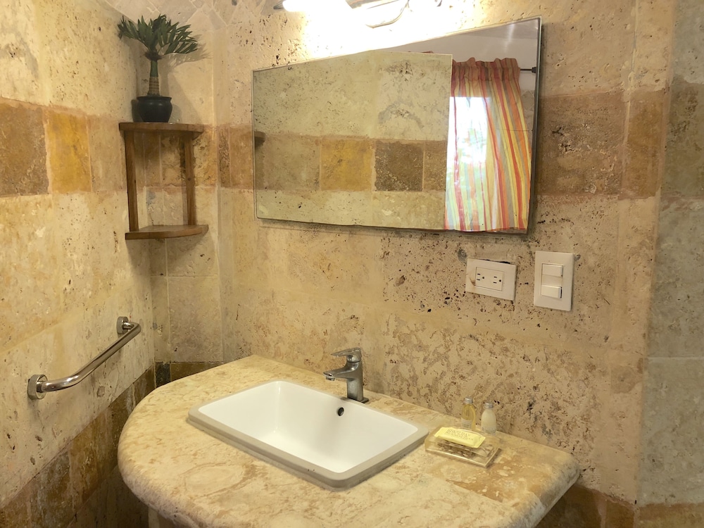 Los Corales Tropical Beach Resort & SPA