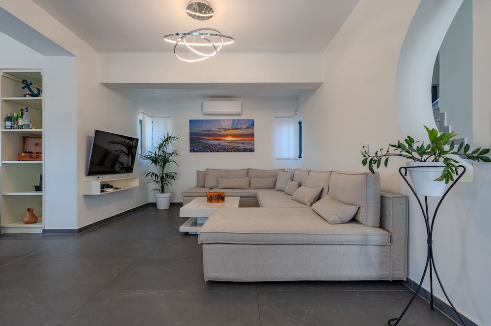 3a's Family Luxury Villa
