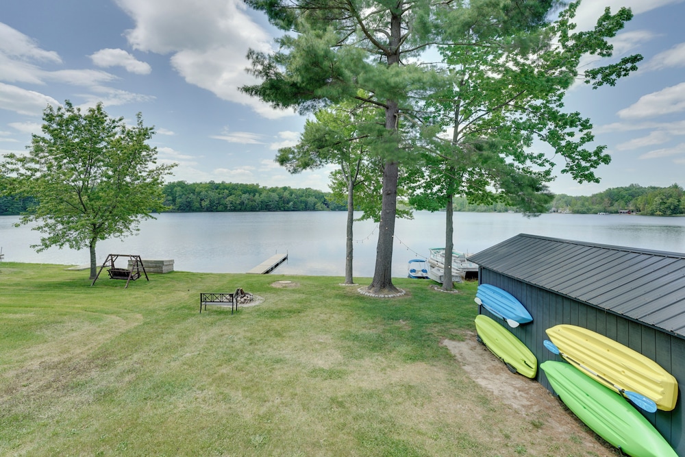 Diamond Lake Waterfront Cabin w/ Deck  Dock! - Property Image 10