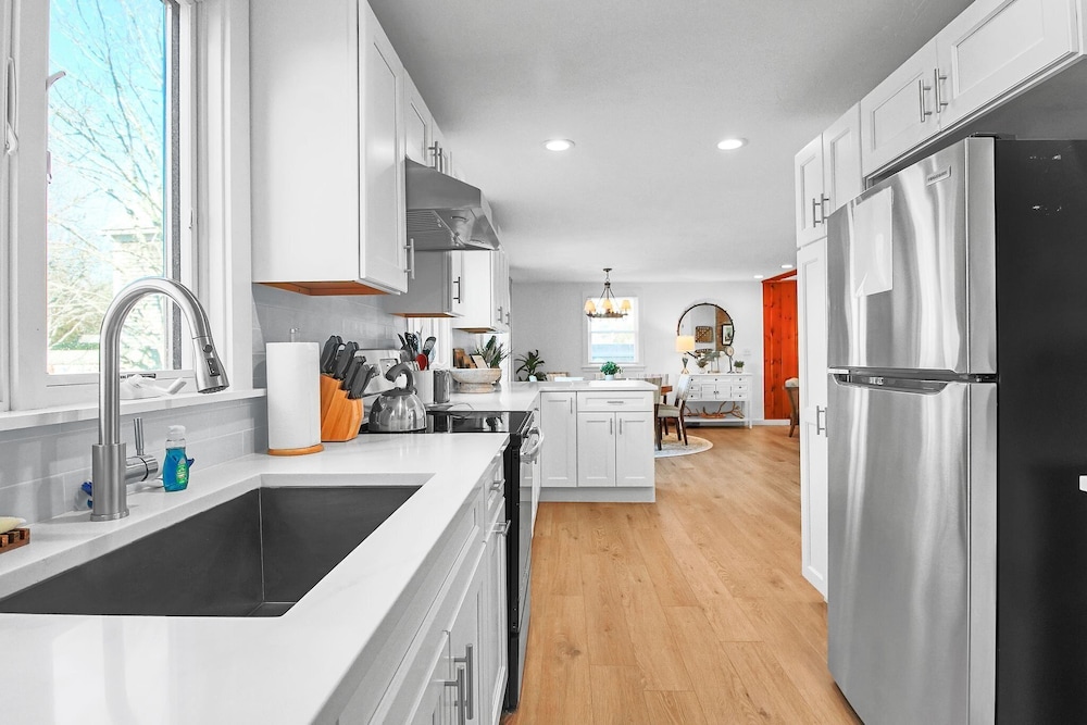 Charming 3br Home In Nantucket's Natural Beauty 3 Bedroom Home