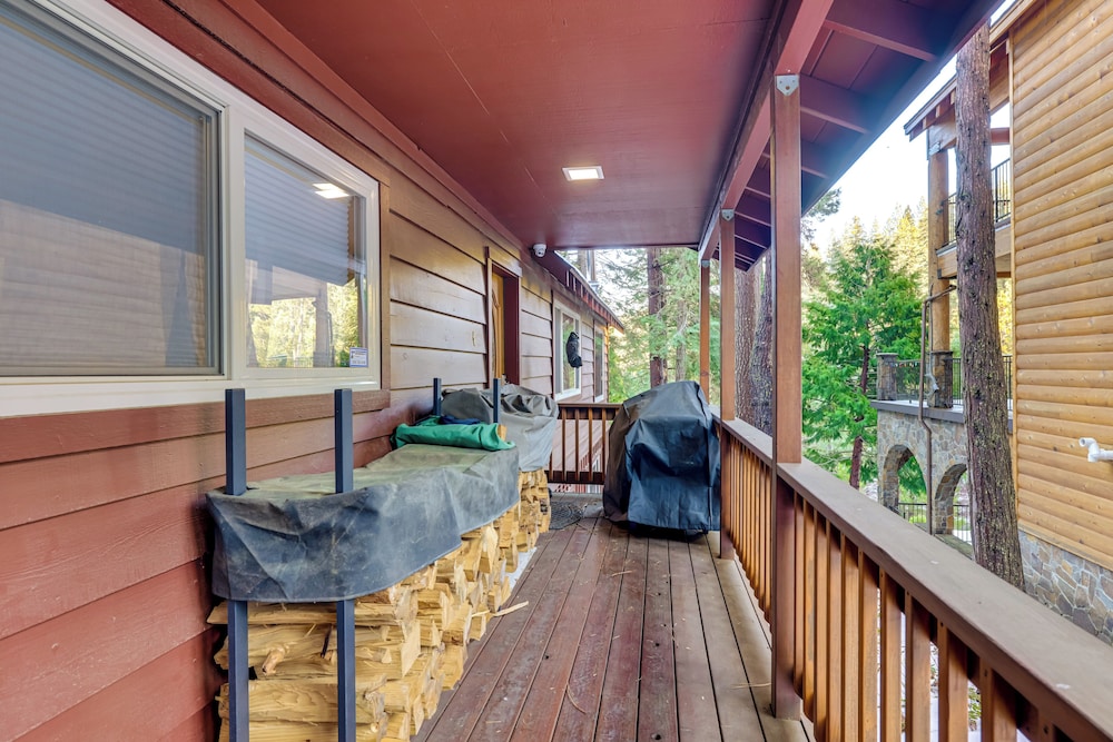 5 Mi to Dodge Ridge: Cabin in Strawberry