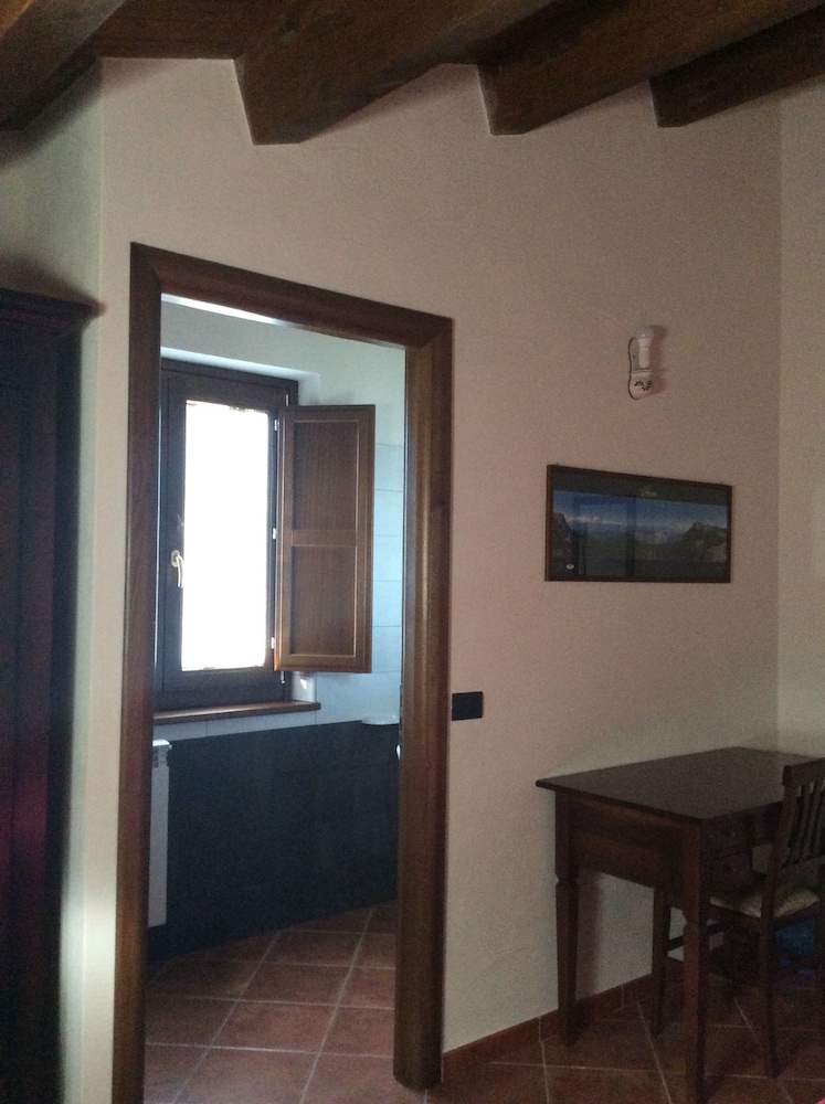 Photo 33